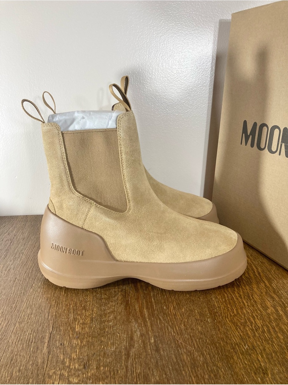 NWB Moon Boot Luna Suede Chelsea Boot Women’s Size 10 Sand